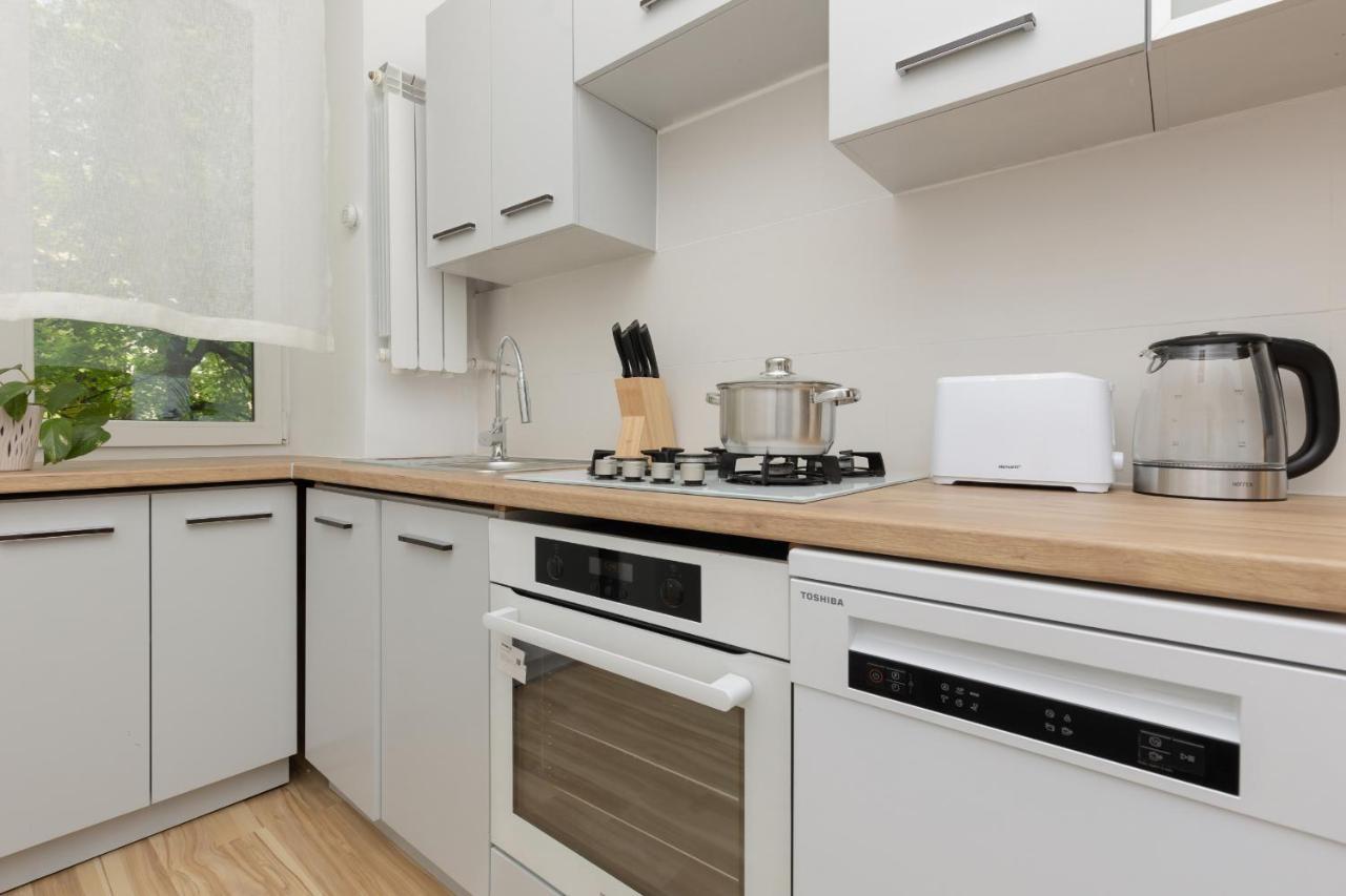 Bright Apartment Wola Near Metro Station By Noclegi Renters Warsaw Luaran gambar