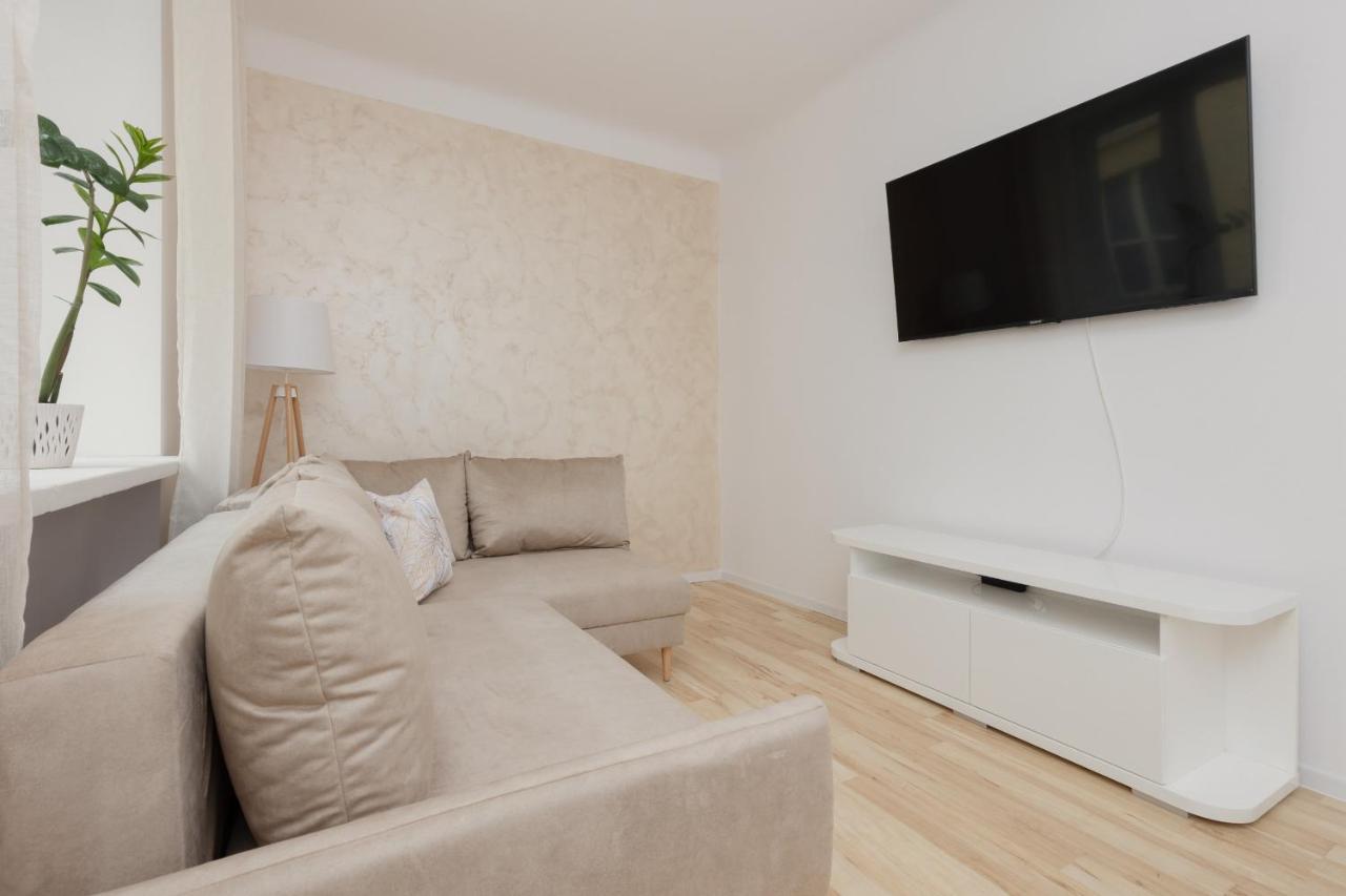 Bright Apartment Wola Near Metro Station By Noclegi Renters Warsaw Luaran gambar