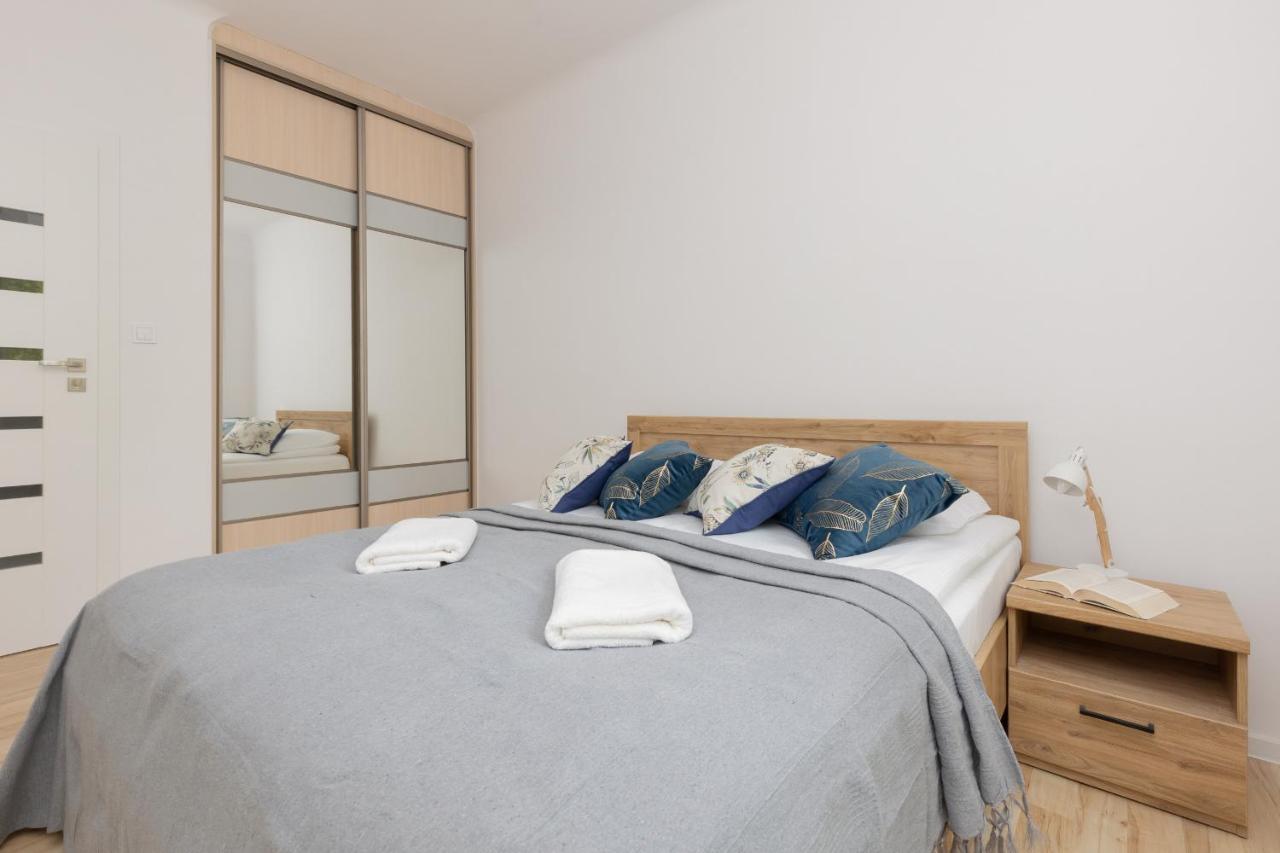 Bright Apartment Wola Near Metro Station By Noclegi Renters Warsaw Luaran gambar
