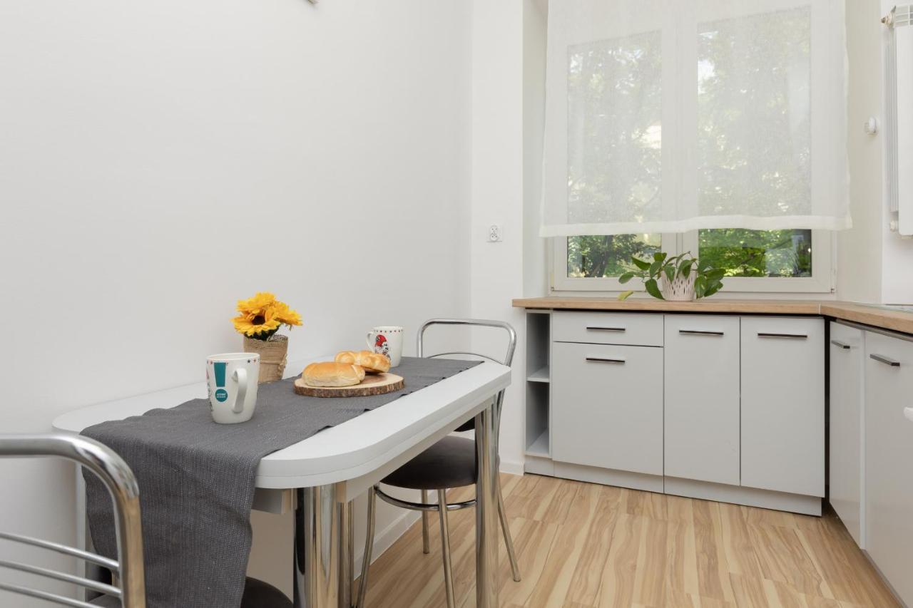 Bright Apartment Wola Near Metro Station By Noclegi Renters Warsaw Luaran gambar