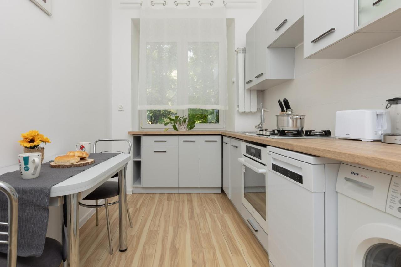 Bright Apartment Wola Near Metro Station By Noclegi Renters Warsaw Luaran gambar